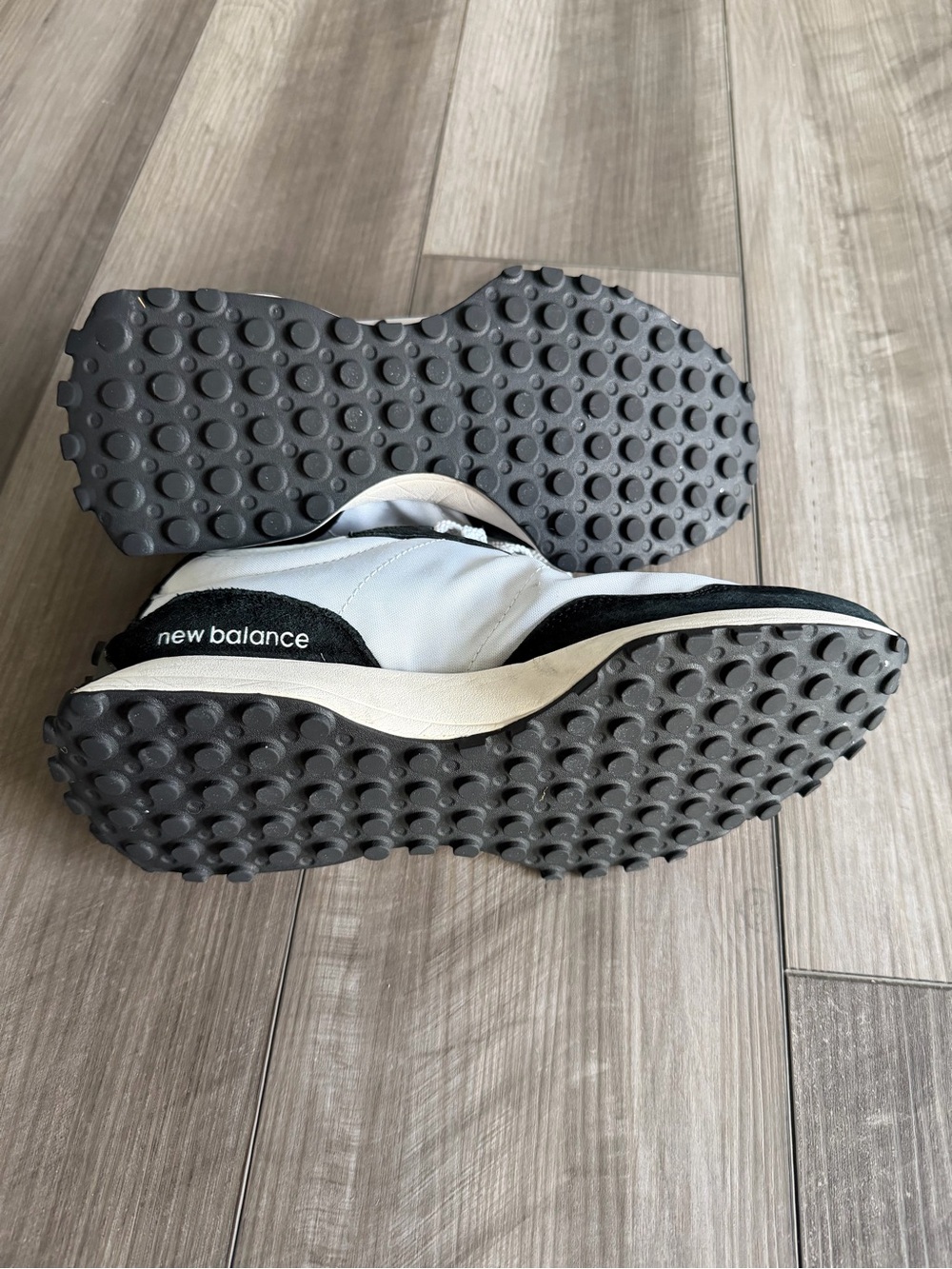 New Balance 327 Sneakers - Picture 6 of 6